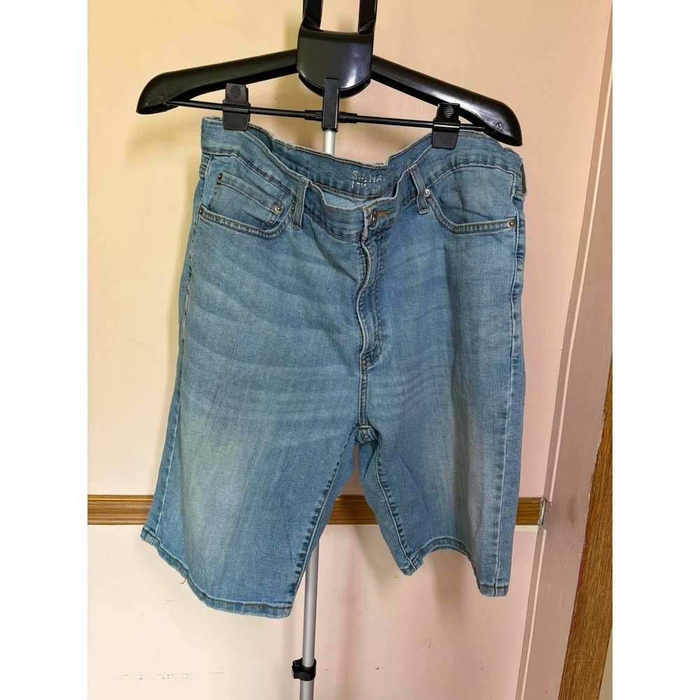 Signature by Levi Strauss Mens Light Wash Denim Shorts Jorts Size 38 Regular Fit